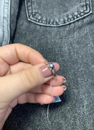 Срібний перстень з камінцем