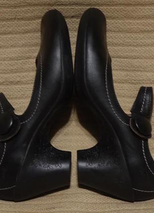 Аккуратные черные кожаные туфли на устойчивом каблучке camper испания 38 р.8 фото