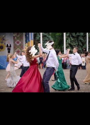Випускна атласна сукня