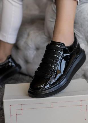 Лакированные кроссовки женские alexander mcqueen черные (36-40)