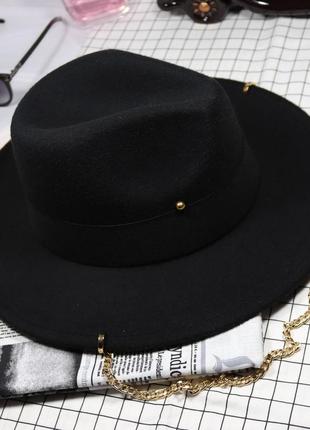 Шляпа женская федора calabria с металлическим декором и цепочкой черная9 фото