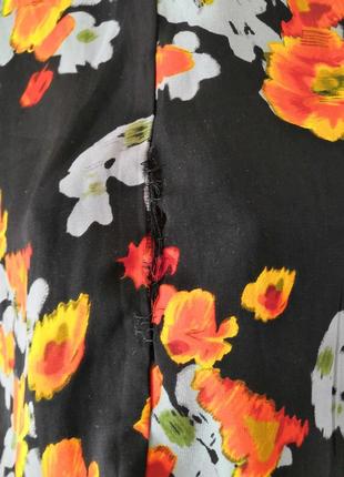 Черный тонкий жакет-накидка с цветочным принтом9 фото