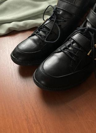Ботинки чёрные кожаные с пряжками 39р4 фото
