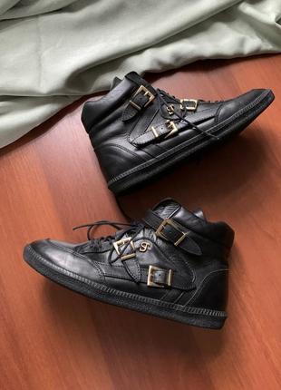 Ботинки чёрные кожаные с пряжками 39р6 фото