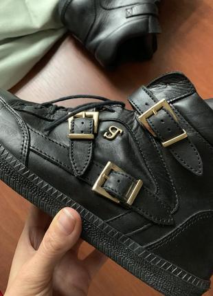 Ботинки чёрные кожаные с пряжками 39р7 фото