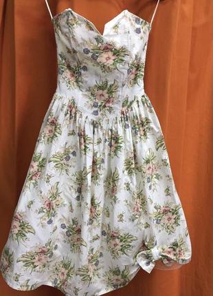 Вінтаж  неймовірно гарне. плаття