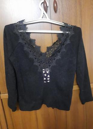 Гарна кофта з мереживом