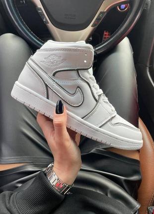 Кросiвки nike air jordan 1 mid iridescent reflective white