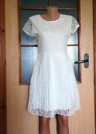 Мереживна сукня з спідницею плісе