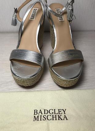 Badgley mischka босоніжки на танкетці