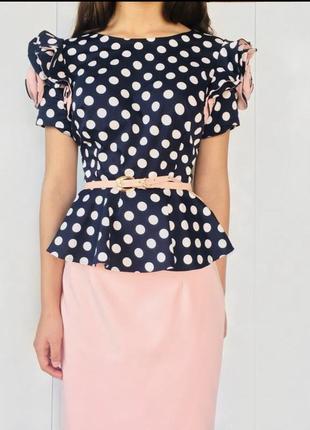 Красивий костюм