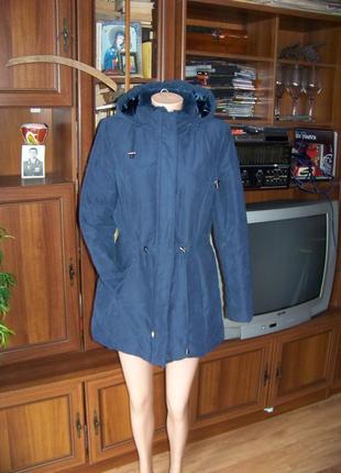 Женская демисезонная синяя куртка с утяжкой на талии и съемным капюшоном тм roman