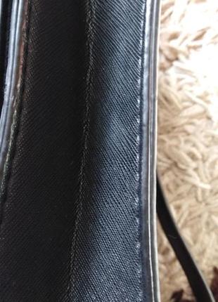 Фирменная черная сумка кросс-боди, почтальнонка5 фото