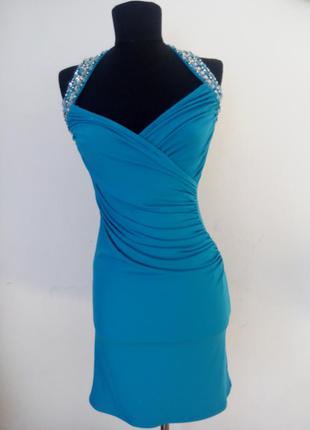 Голубое платье с камушками