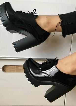 Туфлі на платформі