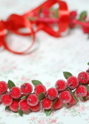 Красный венок веночек с ягодами калины