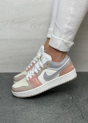 Жіночі кросівки nike air jordan 1 low1 фото