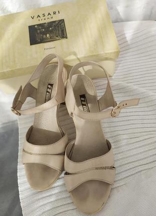 Босоніжки жіночі