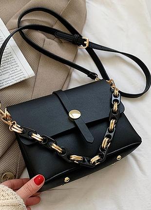 Красивая стильная женская сумочка с оригинальной цепочкой