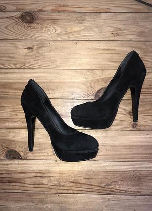 Туфли с молниями сзади