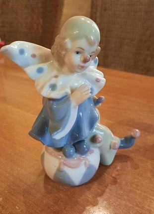 Статуэтка фарфоровая клоун