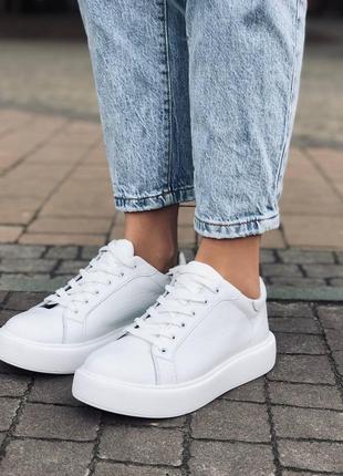 Идеальные белые кеды