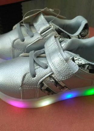 Дуже класні світяться лід кросівки тому.м. boyang для девочека