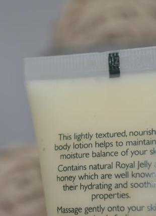 Лосьйон для тіла з чистим медом boots royal jelly pure honey body lotion 100 ml6 фото