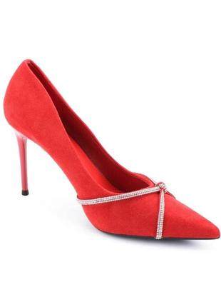 Женские красные туфли на шпильке2 фото