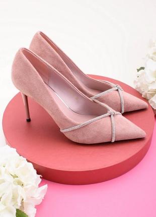 Рожеві жіночі туфлі на шпильці зі стразами