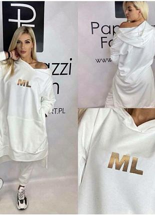 Спортивный костюм прогулочный стильный