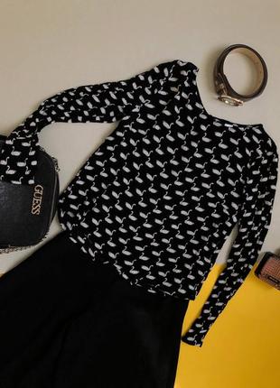 Блуза с принтом и застёжкой на спине