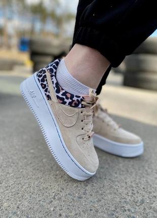 Женские кроссовки nike air force 1 sage leopard