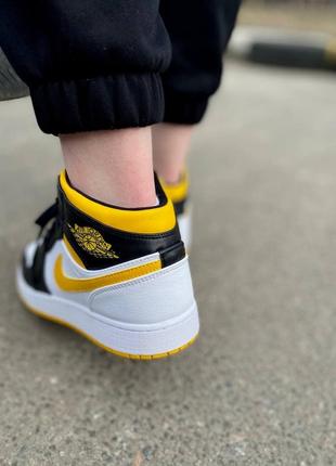 Женские кроссовки nike air jordan retro 1 white/black/yellow2 фото