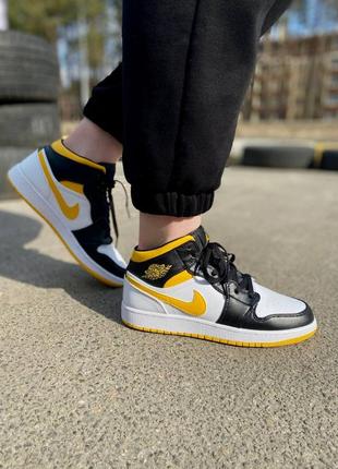 Женские кроссовки nike air jordan retro 1 white/black/yellow