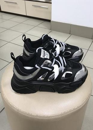 Кросівки масивні