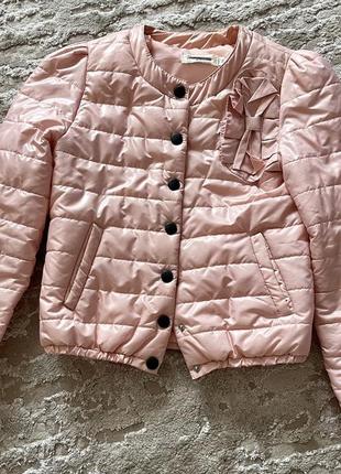 Недно розовая весенняя курточка