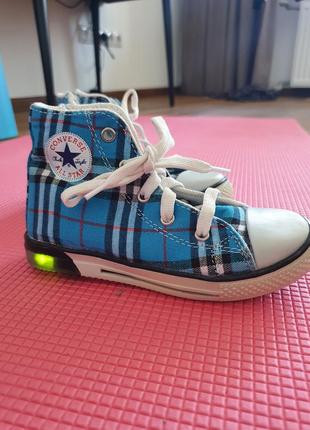 Кеди converse світяться