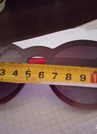 Симпатичные очки винного цвета