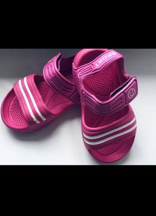 Босоніжки спортивні