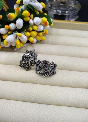 Срібні масивні широкі сережки квітка трояндочки 925 чорніння, англійська застібка2 фото