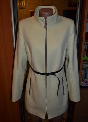 Пальто лимонного кольору