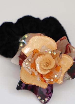 Очень красивая бархатная велюровая резинка для волос. цветок со стразами1 фото