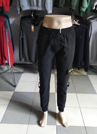 Спортивные брюки