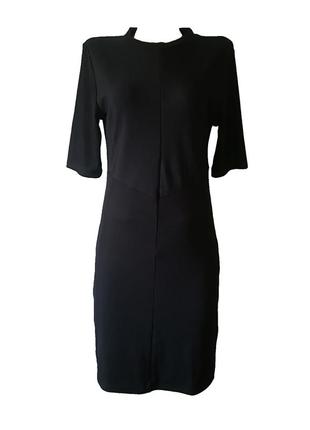 Чёрное, приталенное платье