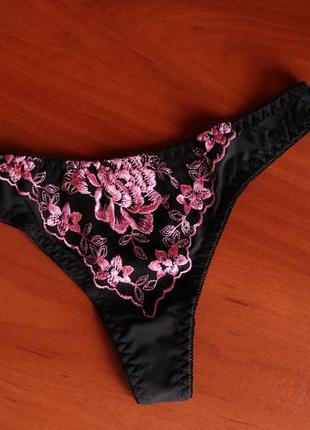 Трусики стринги с вышивкой