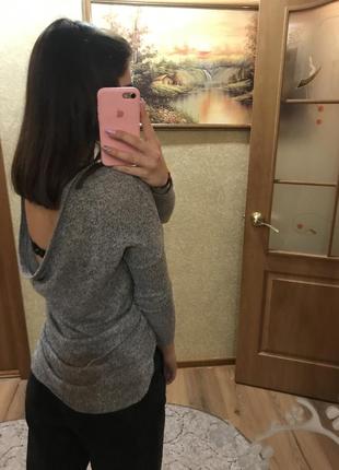 Кофта с открытой спиной