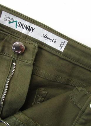 Стрейчевые джинсы штаны брюки denim co с декоративными рваными дырками рваностями2 фото