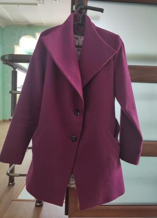 Коротке пальто сирень (не рожеве, відбиває світло) з поясом