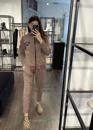 Спортивный костюм